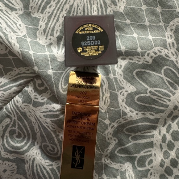 Yves Saint Laurent - TATOUAGE COUTURE VELVET CREAM - 209 anti-social prune - Picture 2 of 7
